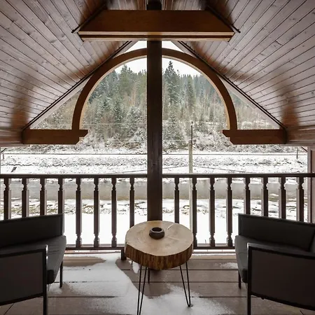 клуб яремчанський בית נופש