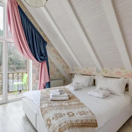 клуб яремчанський בית נופש