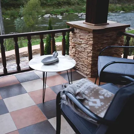 клуб яремчанський בית נופש *